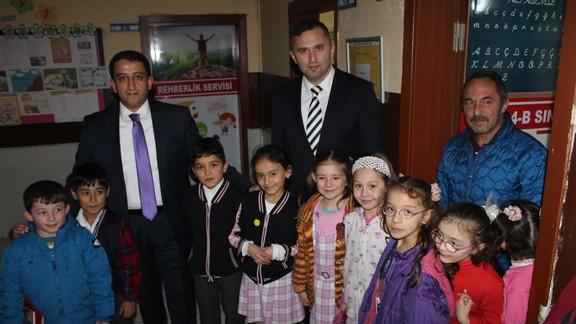 Kaymakamımız Sayın Ahmet Ali ÖZDEMİR İlçemiz Merkezindeki Okullarımızı Ziyaret Etti