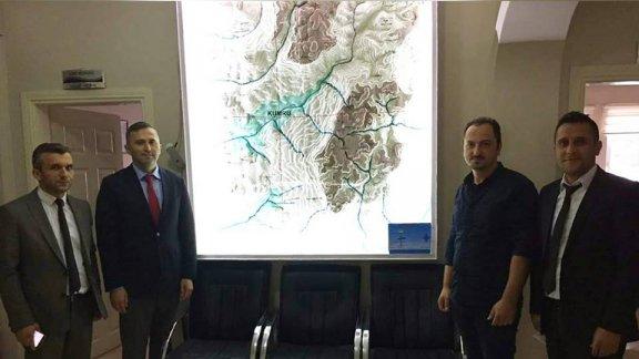 Şehit Sabri Eryeler Mesleki Teknik ve Anadolu Lisesinden Müdürlüğümüze  Kumru İlcesi Kabartma Haritası Hediye Edildi.