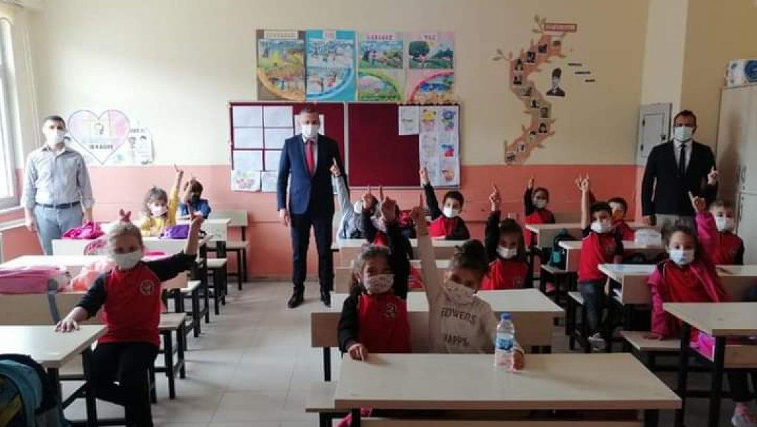 Mehmet Akif Ersoy İlkokulumuzda Okula Yeni Başlayan 1.Sınıf Öğrencilerimizi  Ziyaret Ettik. 