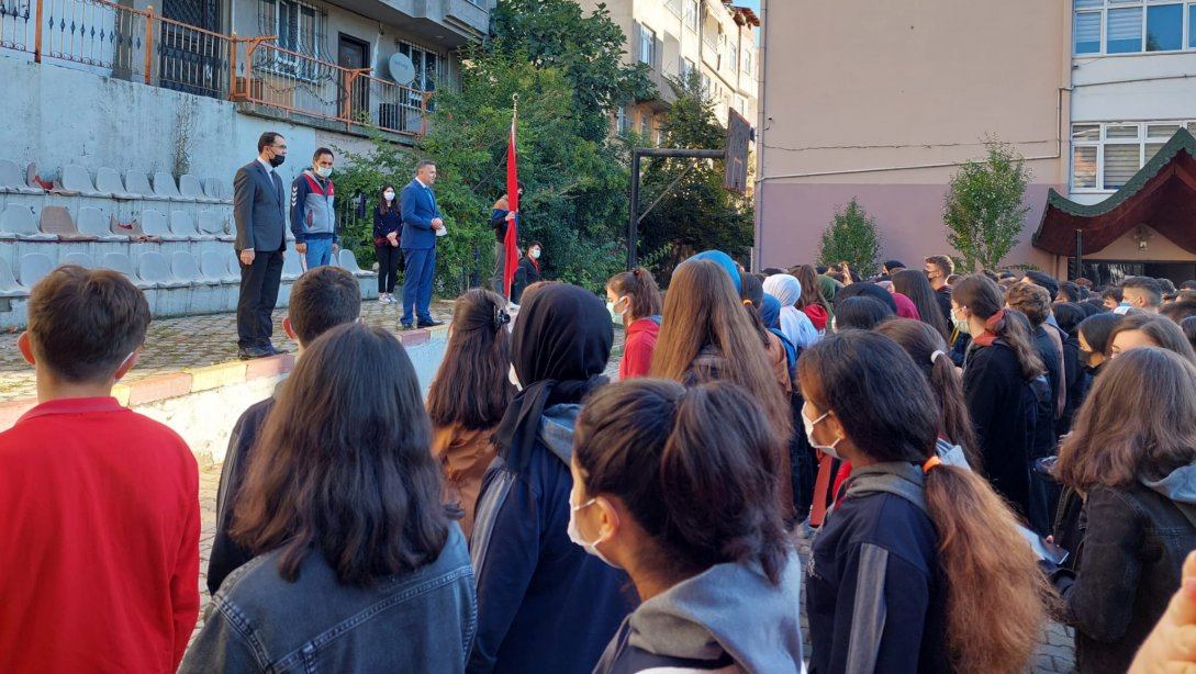 Erçallar Anadolu Lisemizde İstiklal Marşı Törenine Katıldık