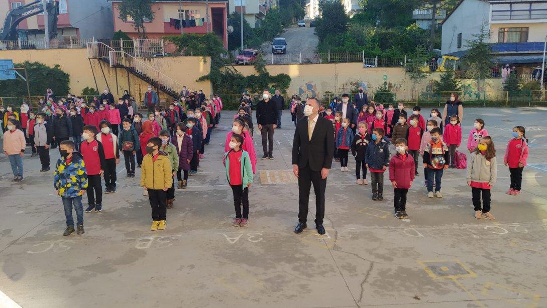 Mehmet Akif Ersoy İlkokulumuzda İstiklal Marşı Törenine Katıldık.