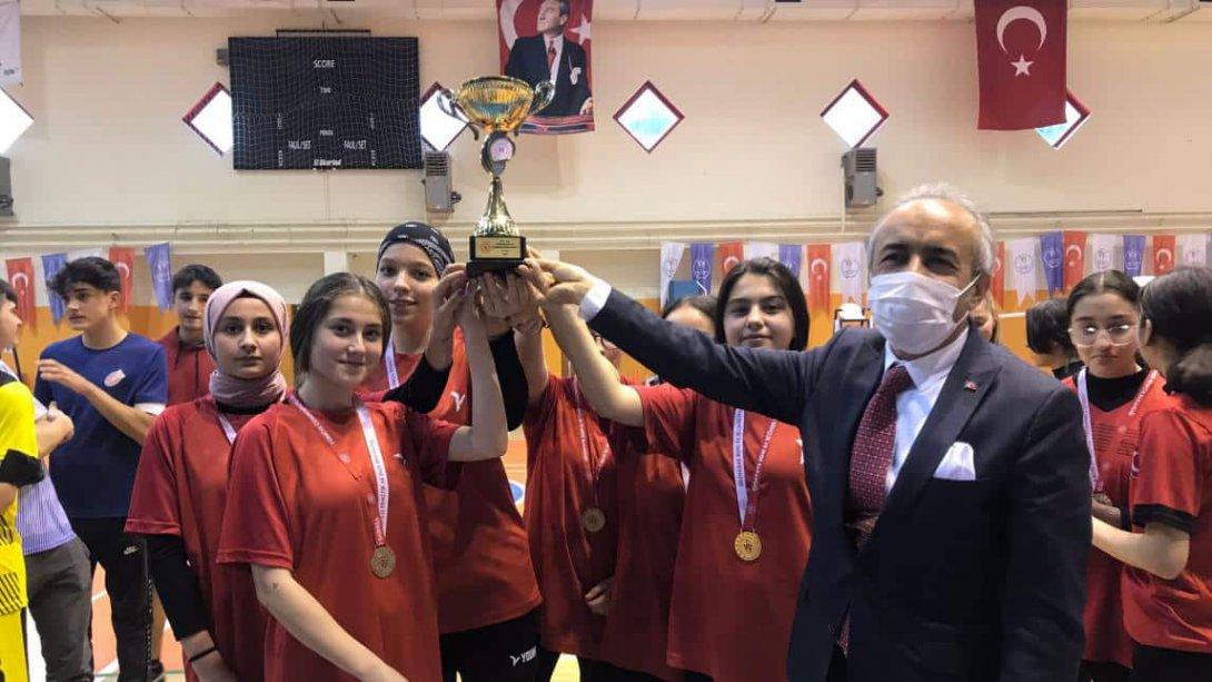 Badminton Liselerarası Müsabakalarında İl Birinciliği, İl İkinciliği ve İl Üçüncülüğü Kumru'muzun Oldu.