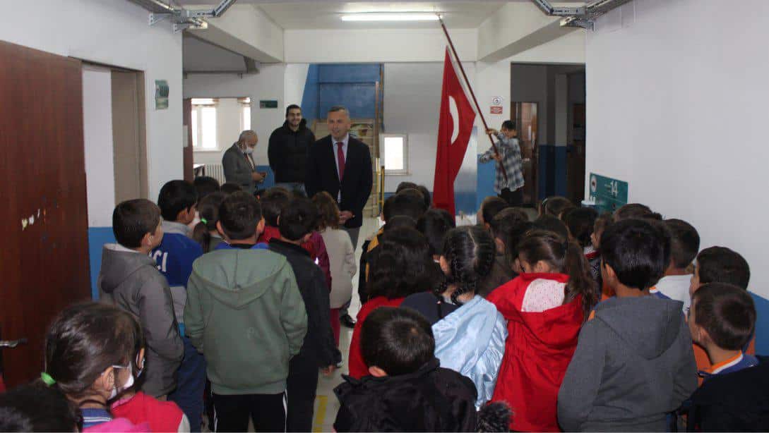 Divanitürk Şehit İrfan Ünceli İlkokulu / Ortaokulumuzda Bayrak Törenine Katıldık.