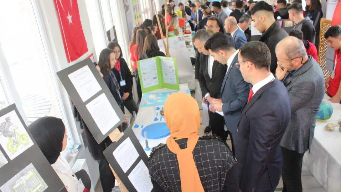 Erçallar Anadolu Lisemiz de 4006 TÜBİTAK Bilim Fuarı Açıldı