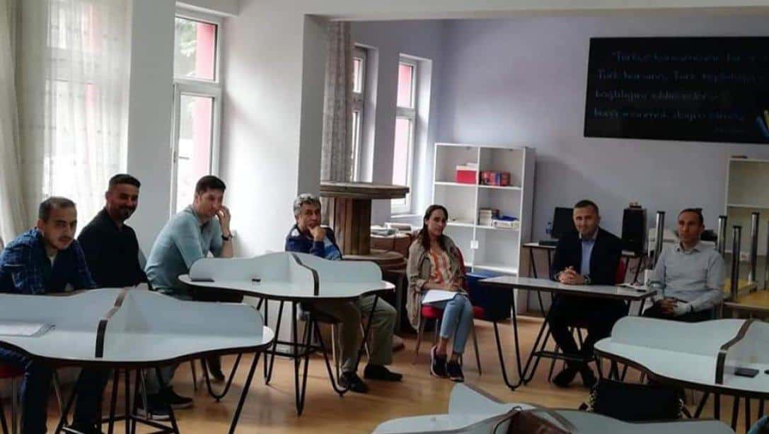 İlçe Milli Eğitim Müdürümüz Suat EVİN, Atatürk İlkokulumuzun Senebaşı Öğretmenler Kurulu Toplantısına katıldı.  