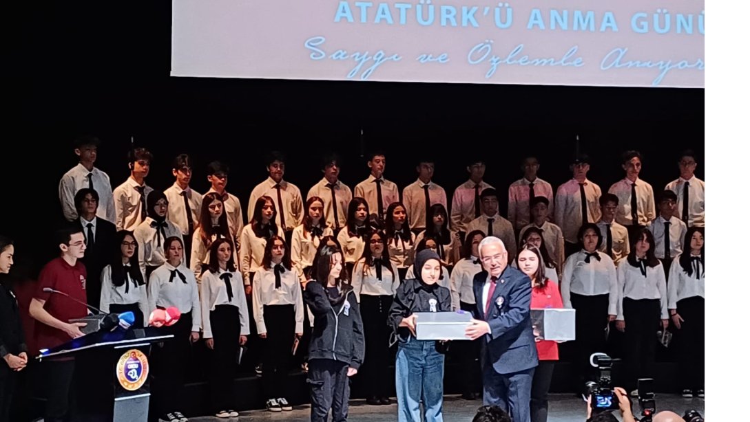 Atatürk Haftası etkinlikleri çerçevesinde gerçekleştirilen ortaokullar arası Şiir Yarışmasında Erikceli Ortaokulu öğrencimiz İl 2. si oldu.
