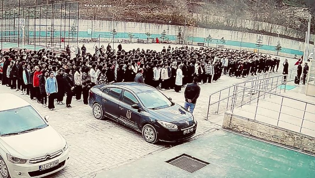 Kumru Anadolu İmam Hatip Lisemizde Bayrak Törenine Katıldık.