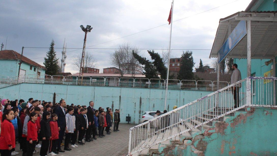 Ergentürk Şehit Adem Kamur Ortaokulumuz / İmam Hatip Ortaokulumuzda Bayrak Törenine Katıldık.