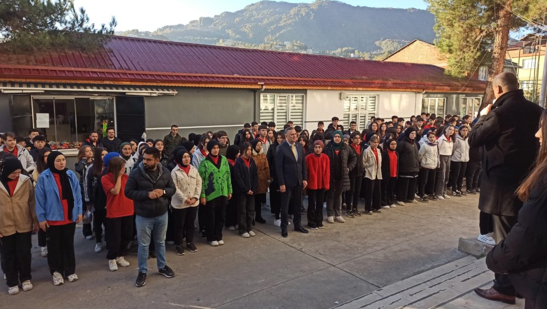 Erçallar Anadolu Lisesi'nde Bayrak Törenine Katıldık.